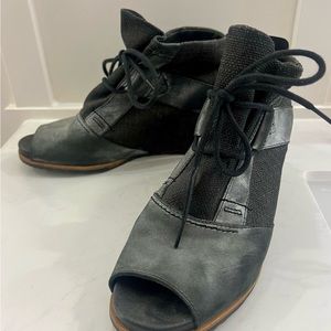 Sorel black wedge booties. Size 11.
